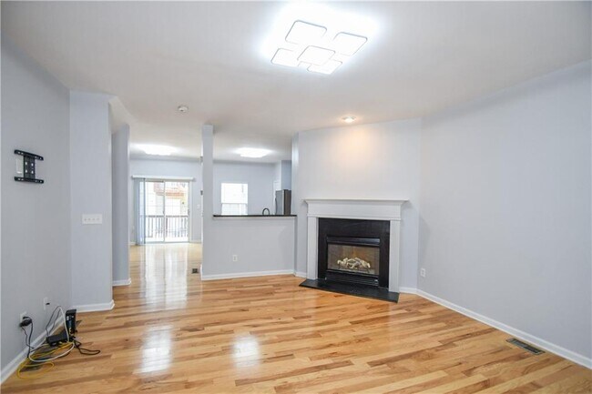 Building Photo - 2201 Landing Walk Dr