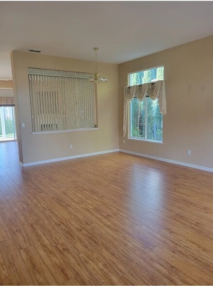 Building Photo - 723 Deerfield Way