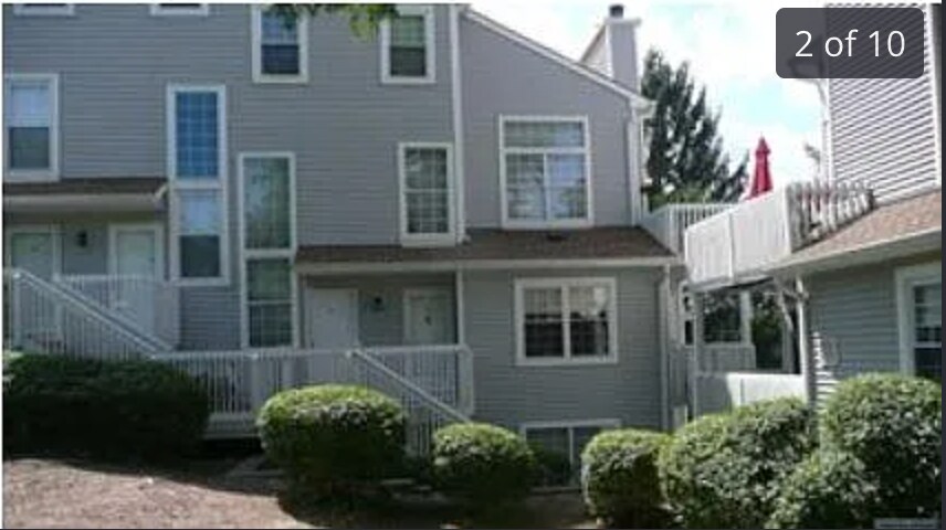 Building Photo - 2 Markham Cir