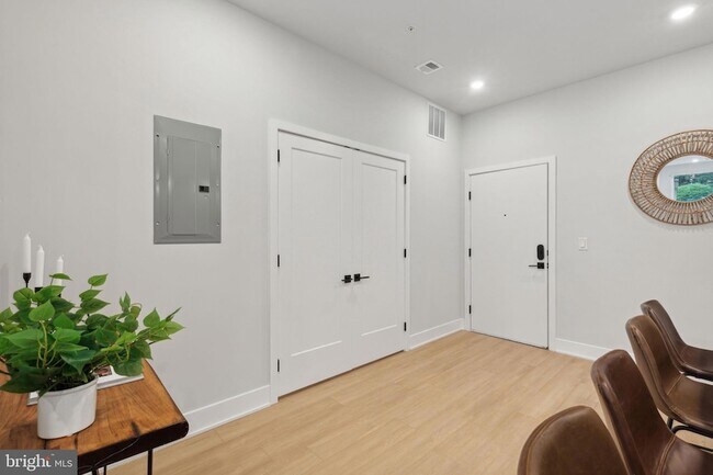 Building Photo - 6910 Ridge Ave