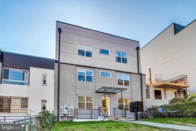 Building Photo - 2221 M St NE