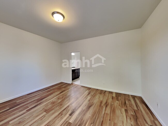 Building Photo - 477 McKinley St