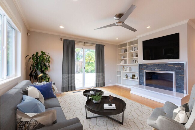 Building Photo - 10 - 22 Month FURNISHED Lease: Bring Indoor/Outdoor Living HOME with this 3bd+/2.5ba plus Pool & ...
