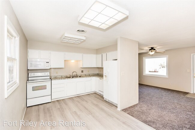 Building Photo - 3 br, 1 bath House - 701 Plaza Dr