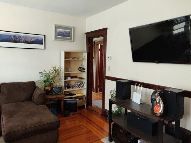 Building Photo - 39 Porter St