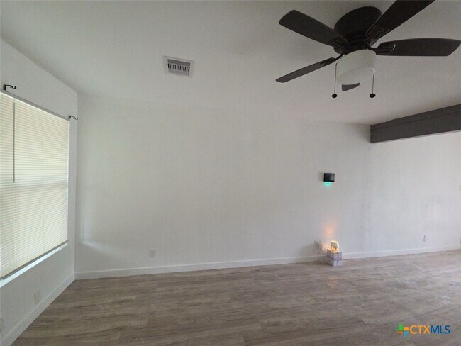 Building Photo - 1315 Estes Dr