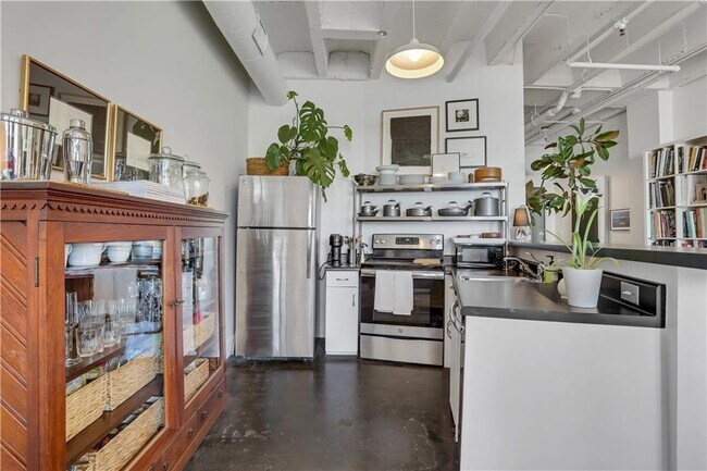 Building Photo - 878 Peachtree St NE