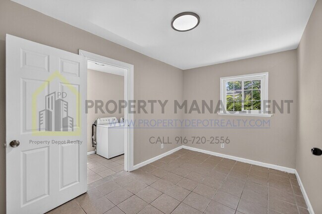 Building Photo - Spacious 3-Bed, 2-Bath Haven in Sacramento