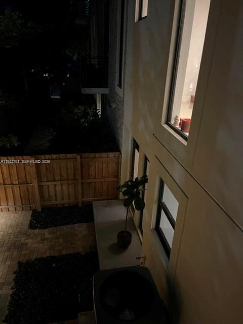 Building Photo - 909 NE 16th Terrace