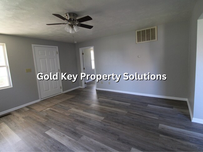 Building Photo - 2-Story 3 BR 1 BA House with Dining Room SECTION 8 APPROVED