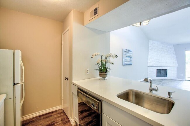 Building Photo - 10075 Westpark Dr