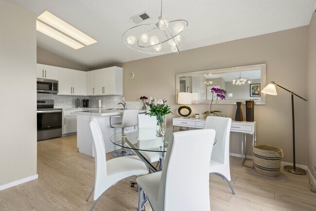 Building Photo - 42402 Sand Dune Dr