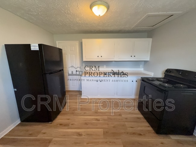 Building Photo - 1528 E Gimber St