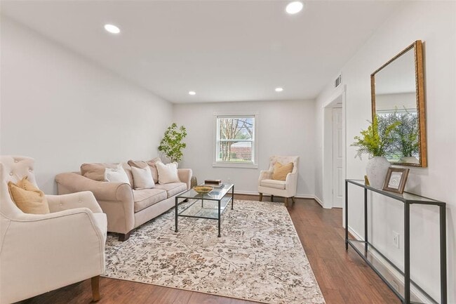 Building Photo - 2511 Blue Willow Dr