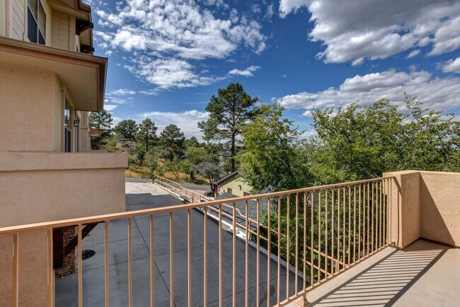 Building Photo - 221 Spring St