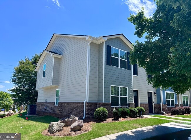 Building Photo - 400 Whippet St