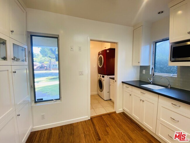 Building Photo - 3392 McLaughlin Ave