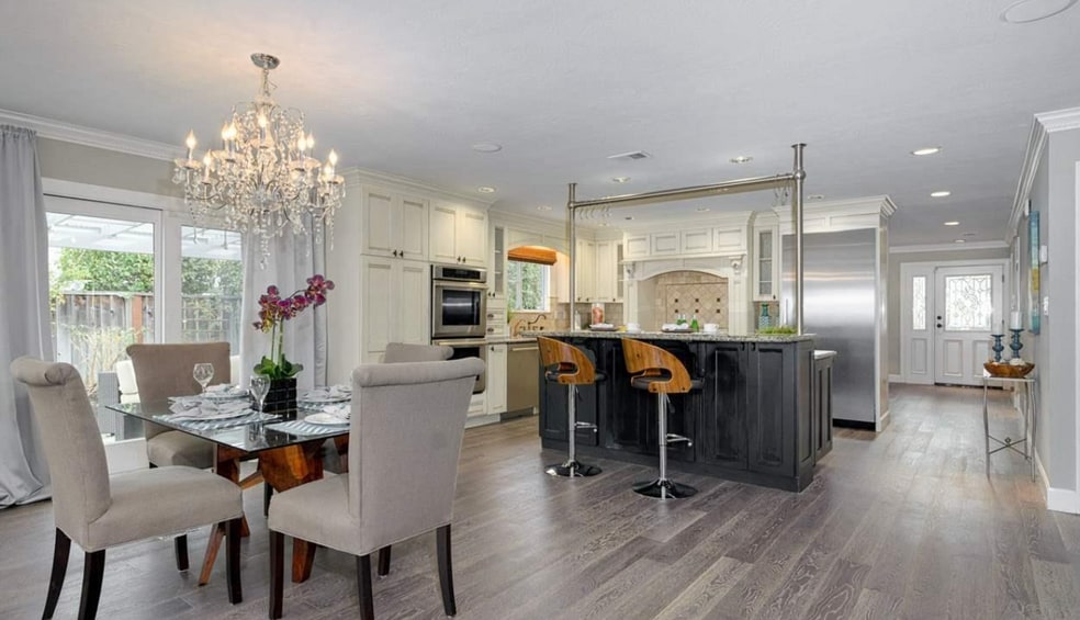 Building Photo - 10086 La Paz Ave