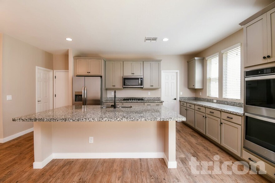 Building Photo - 4820 S Mole