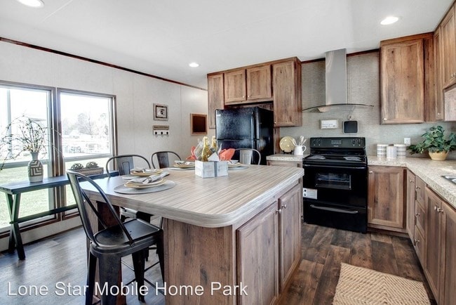 Building Photo - 4701 E Rice St