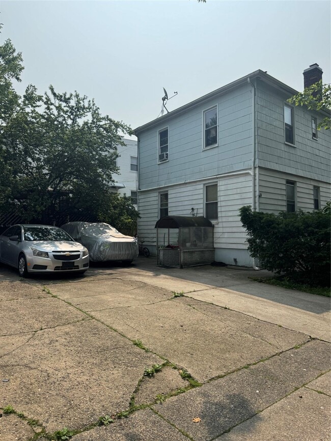Building Photo - 138-3-138-82 82nd Ave