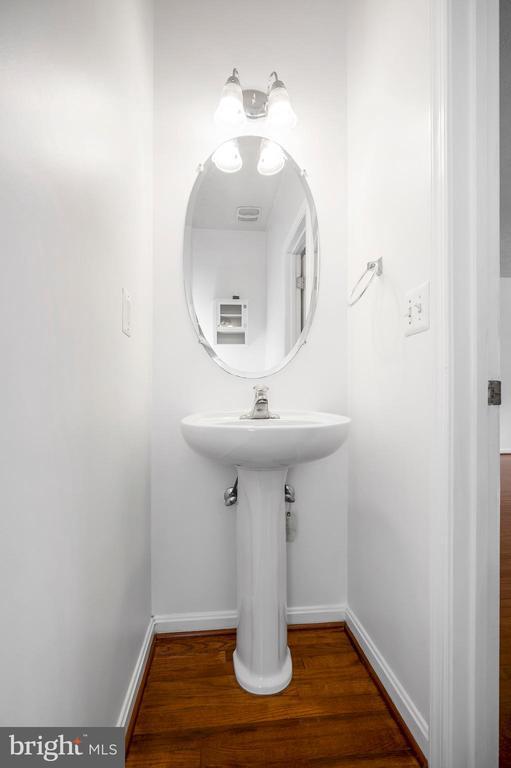 Building Photo - 104 Stingray Ct