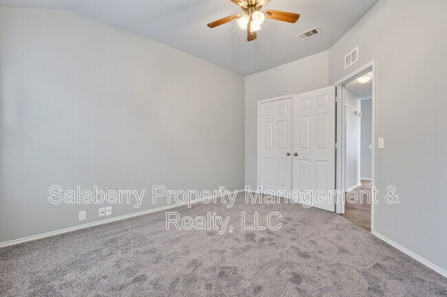 Building Photo - 2545 Prospect Hill Dr