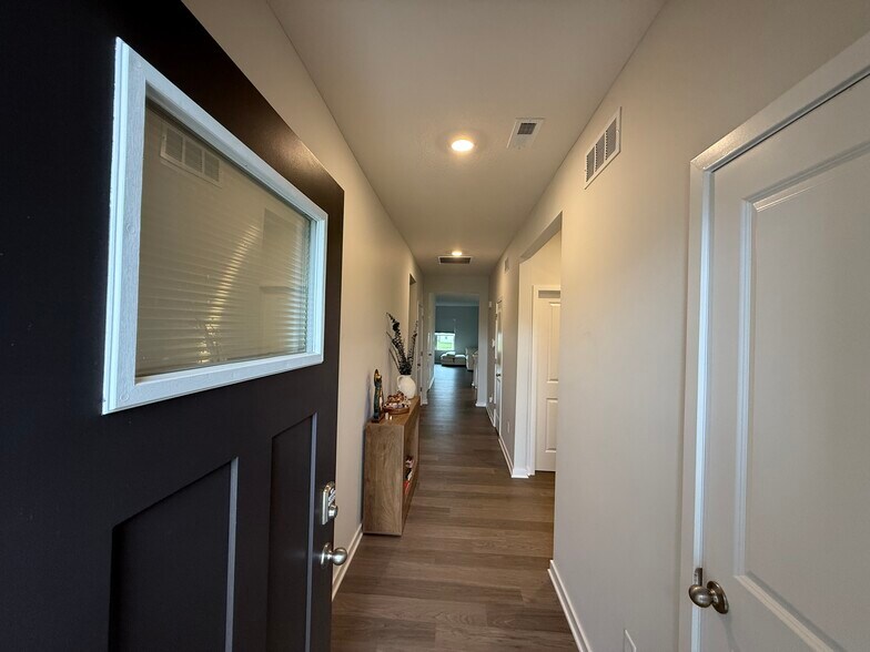 Building Photo - 37 Sunbeam Ct