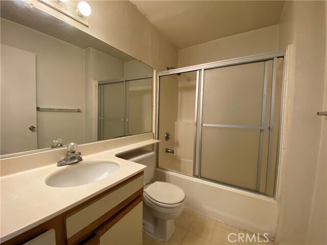 Building Photo - 987 E Del Mar Blvd
