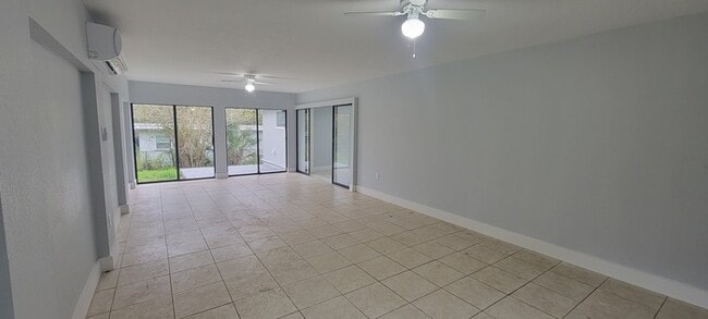 Building Photo - 629 S Scenic Hwy
