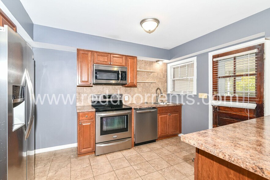 Building Photo - 125 E 49th St