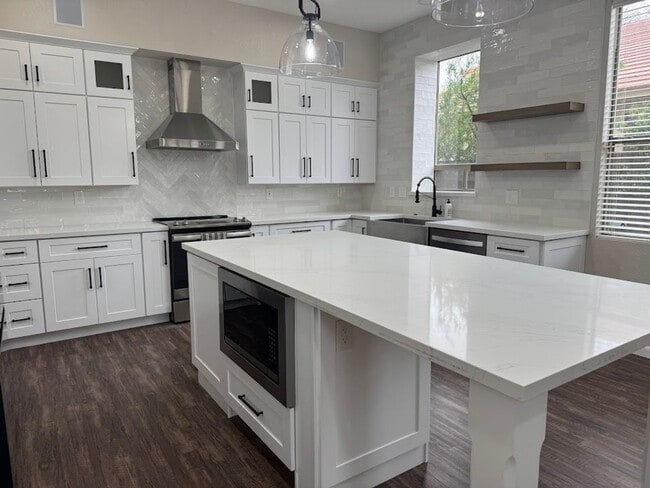 Building Photo - Luxury Scottsdale Rental with Chef’s Kitchen & 3-Car Garage