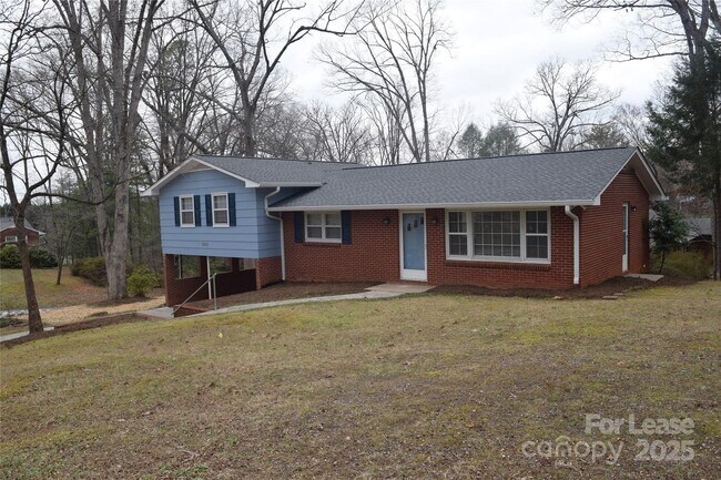 Building Photo - Available July 1st! $1950.00/month