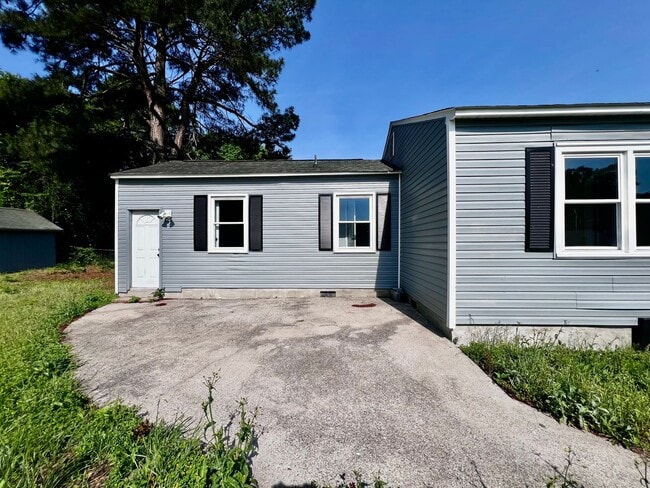 Building Photo - MOVE IN INCENTIVE: $500 FIRST FULL MONTHS ...
