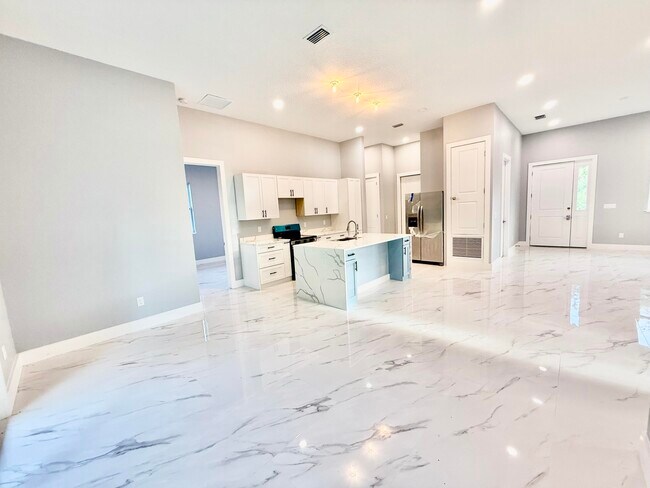 Building Photo - 675 NE Moss Rose Pl