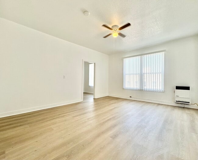 Building Photo - 1209 S Lake St