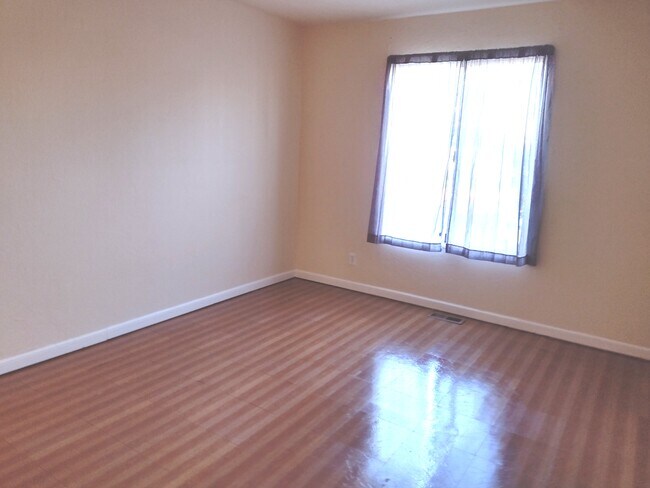 master Bdr with extra sinc - 5450 Concord Blvd