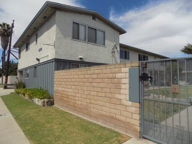 Building Photo - SPACIOUS 1 BEDROOM 1 BATH >> NOW AVAILABLE!