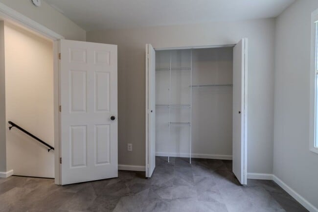 Building Photo - Bright & Updated 4-Bedroom Home Close to Everything