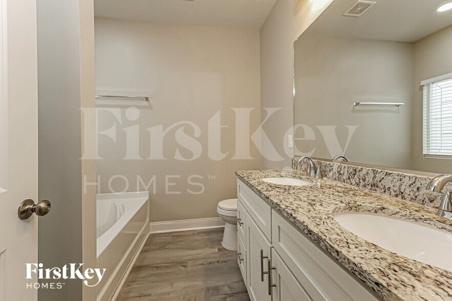 Building Photo - 2121 Ledford Rd