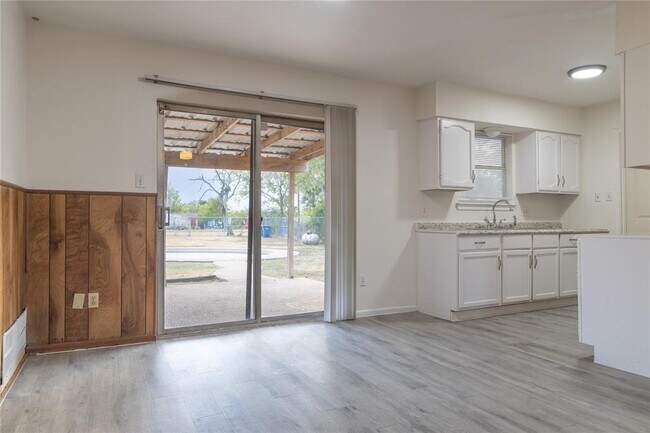 Building Photo - 1430 TX-46