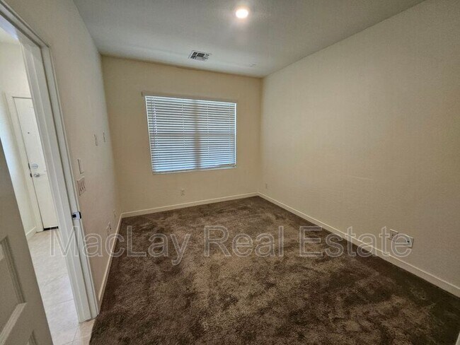 Building Photo - 4061 E Pony Ln