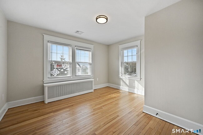 Building Photo - 218 Park St