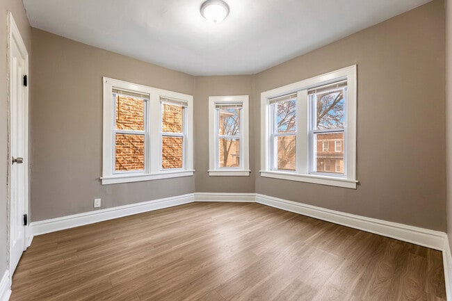 Building Photo - 620 E 73rd St