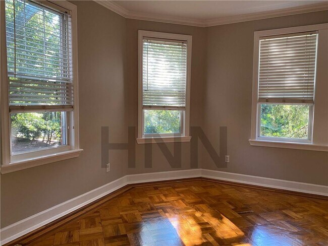 Building Photo - 872 Briarcliff Rd NE