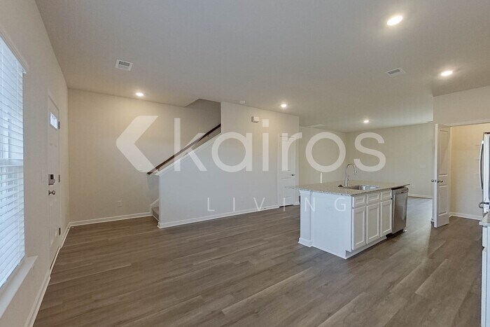 Building Photo - 2185 Banyan Cir