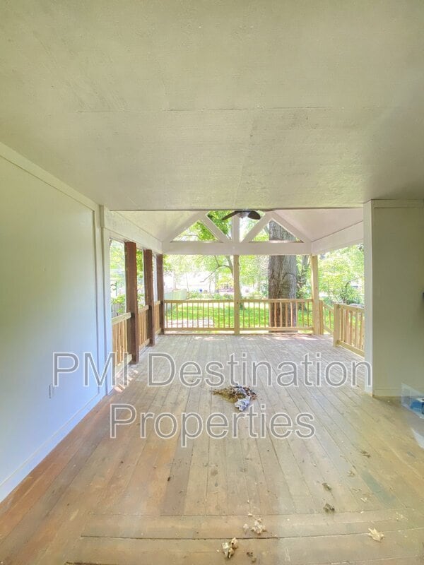 Building Photo - 5710 Hadley St