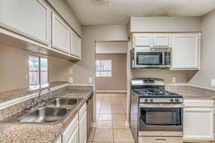 Building Photo - 19523 Elmtree Estates Dr