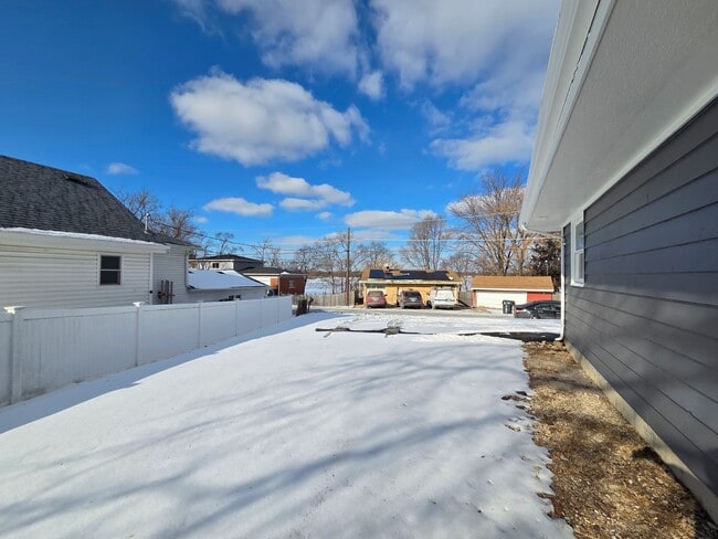 Building Photo - 29 E Lake Shore Dr