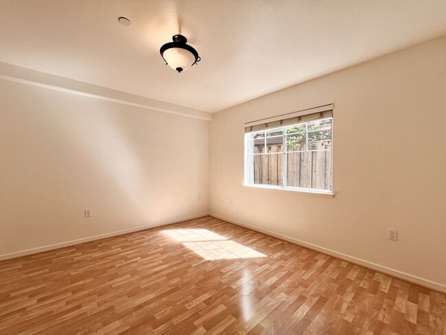 Building Photo - Napa Condo with Double Garage & Private Patios